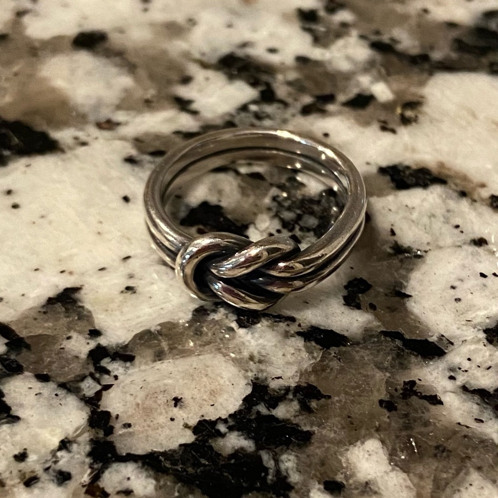 James Avery retired Lovers Knot Ring, Size 6.5